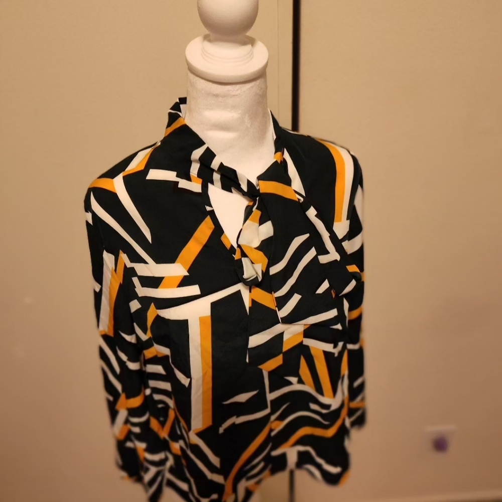 Women black and white and green blouse